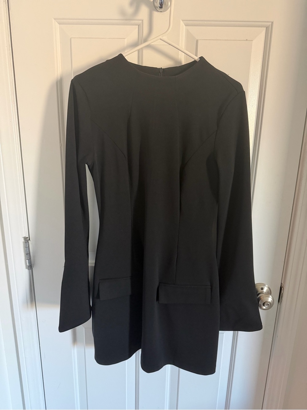 Black Long-Sleeve Shift Dress - Sleek Minimal Style